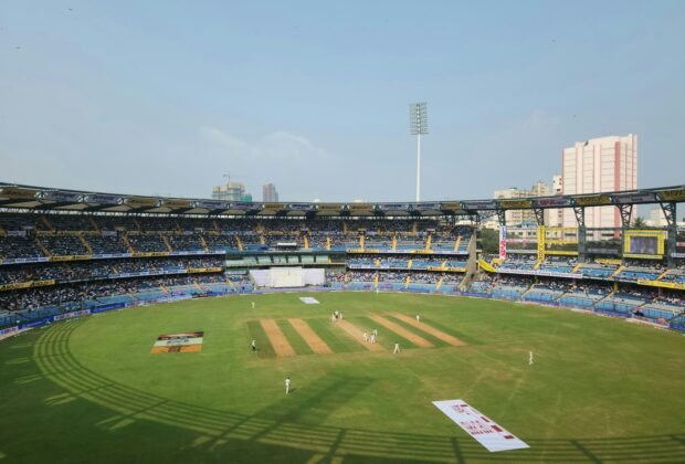 online casino, cricket stadium with players in the pitch