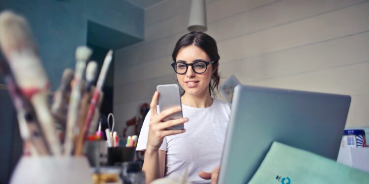 woman in front of a phone and a laptop, digital wellbeing samples